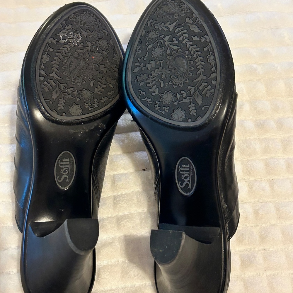 Softt Clogs - Picture 2 of 5